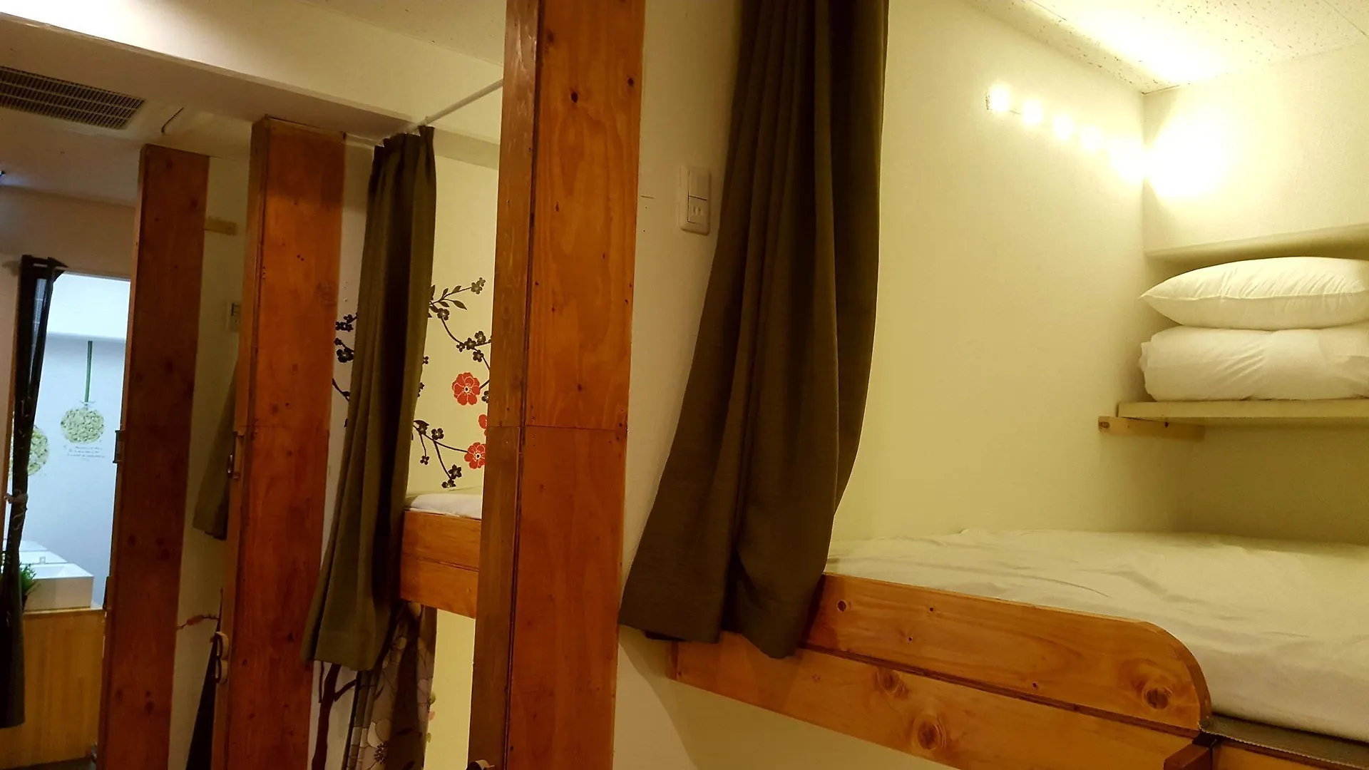 Shinjuku Sky Capsule - Hostel Tokyo
